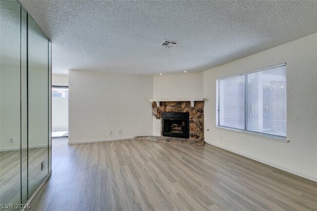 Building Photo - 2127 Pine Breeze Ln
