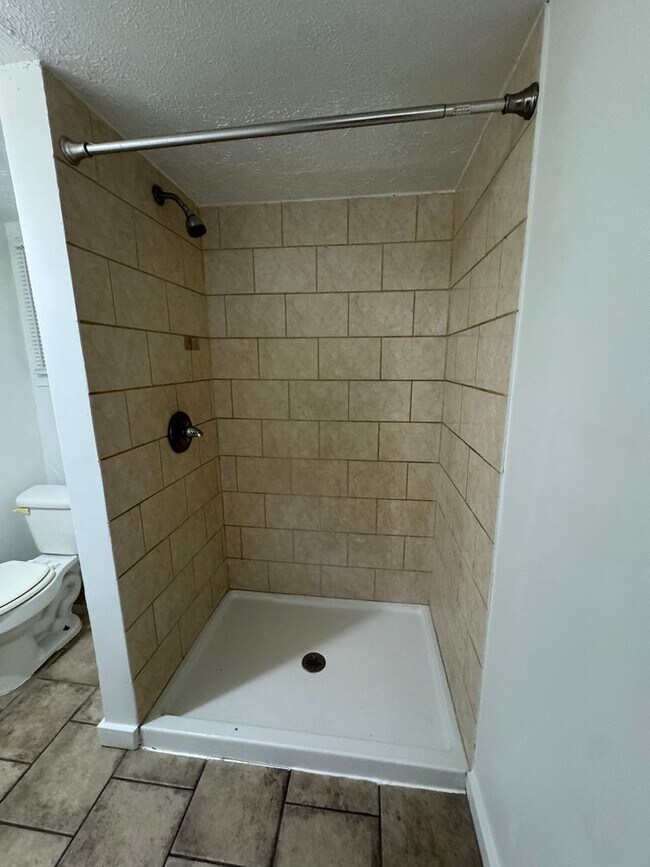 Building Photo - Move-in Special this 1BR, 1BA located at 960 1/2 N. Drexel Ave., Indianapolis, IN