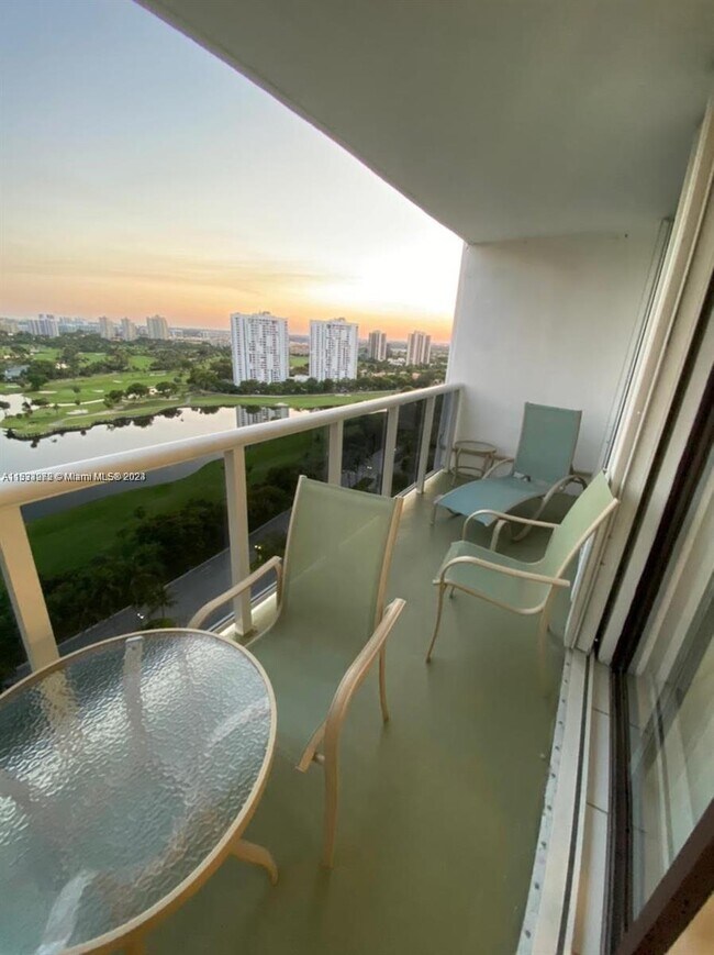 Building Photo - 3675 N Country Club Dr
