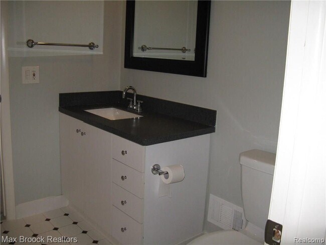 Building Photo - 1859 Wickham St