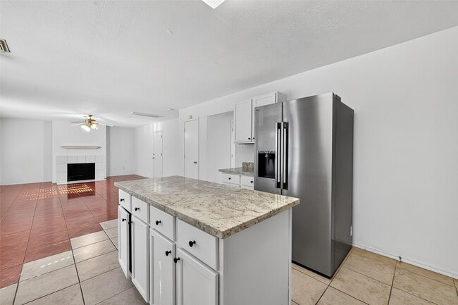 Building Photo - 8366 Golf Green Cir