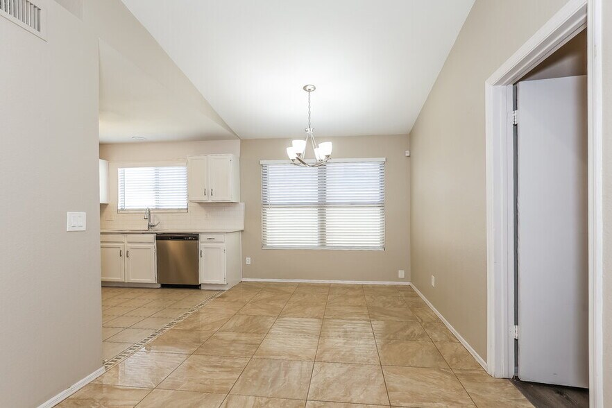 Building Photo - 4758 W Escuda Dr