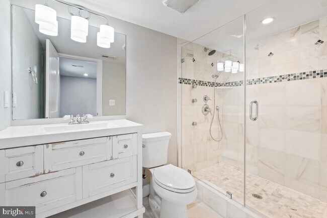 Building Photo - 837 Shepherd St NW