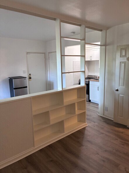 Building Photo - 801 Greenway Ct