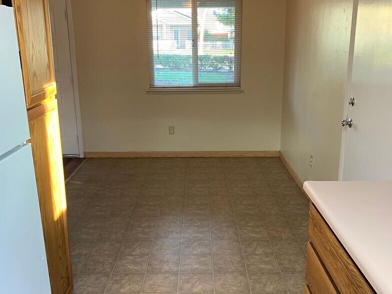 Building Photo - 452 Valley View Dr