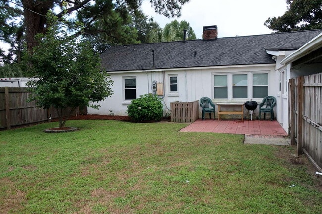 Building Photo - Minutes from Savannah, shops and restaurants