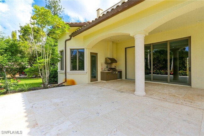 Building Photo - 823 Cassena Rd