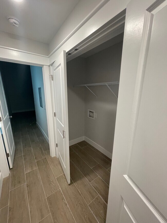 Building Photo - 51 Yacht Club Dr NE