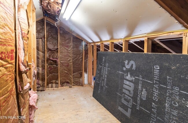 Building Photo - 602 Lookout Ct SE