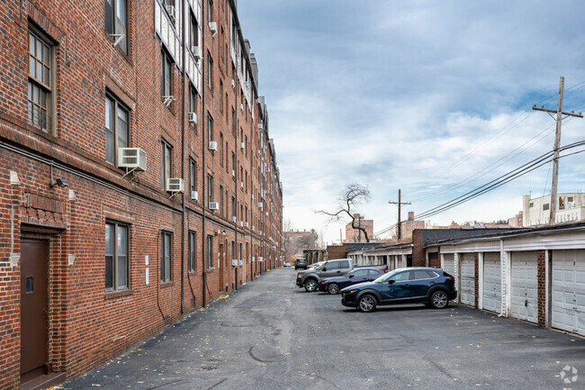 Building Photo - Chatwick Gardens