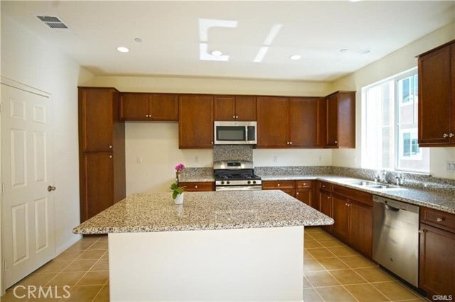 Building Photo - 2863 Cedar Ln