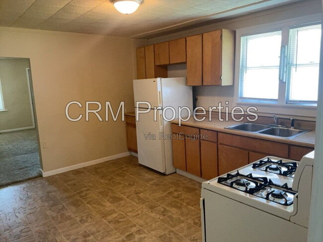 Building Photo - 1341 S Delphos St