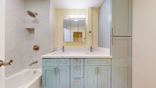 Building Photo - 1242 Mamalu St