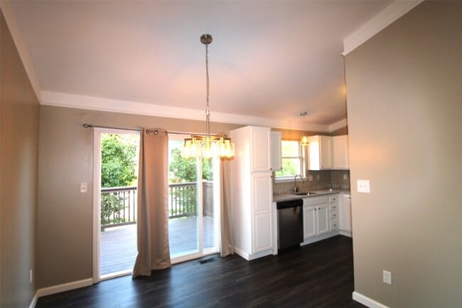 Building Photo - 207 Tyndale Dr