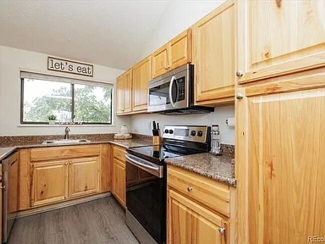 Building Photo - Flexible Condo Living with Loft near Golden!!!