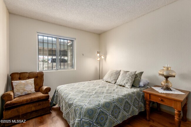 Building Photo - 4254 E La Cienega Dr