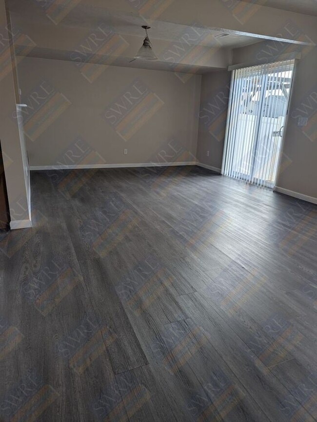 Building Photo - 3 Bedroom 2.5 Bath Townhouse