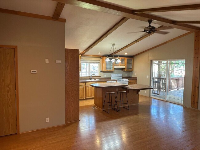 Building Photo - 2659 OR-422