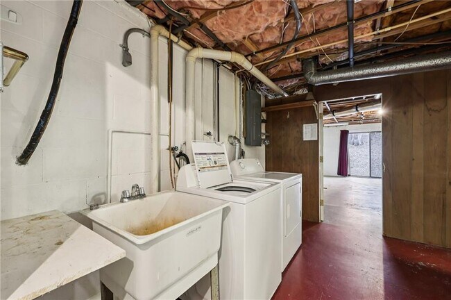 Building Photo - 182 Oak Forest Dr