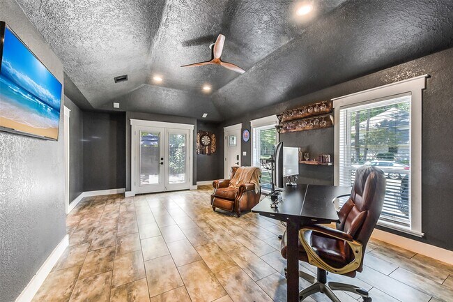 Building Photo - 11642 Cypresswood Dr