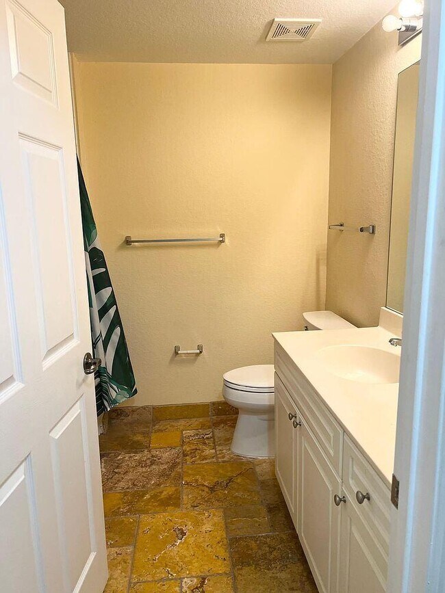 Building Photo - 3021 Alcazar Pl