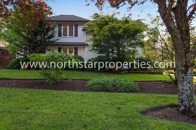 Building Photo - Custom Built Lake Oswego Home Near Lakerid...