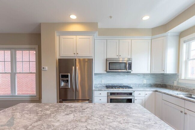 Building Photo - 2909 Chancellor's Way NE