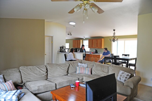 Building Photo - 3151 N Shadowbrook Ln