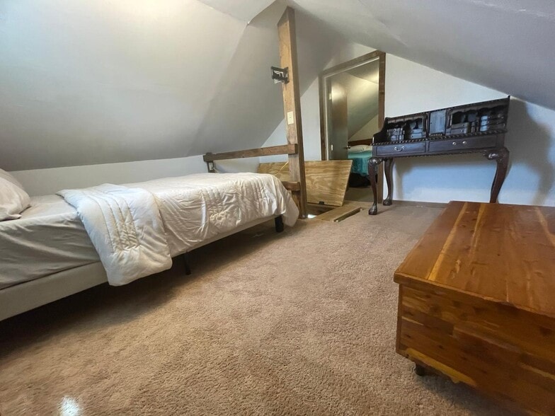 Loft/main bedroom space - 350 Hilltown Rd