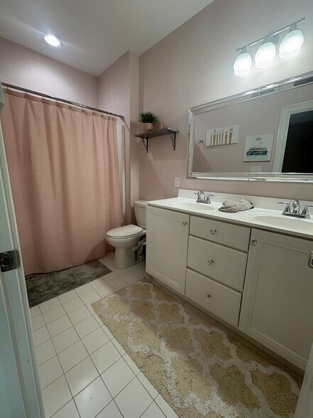 Bathroom 2 Floor 1 - 18879 Bethpage Dr