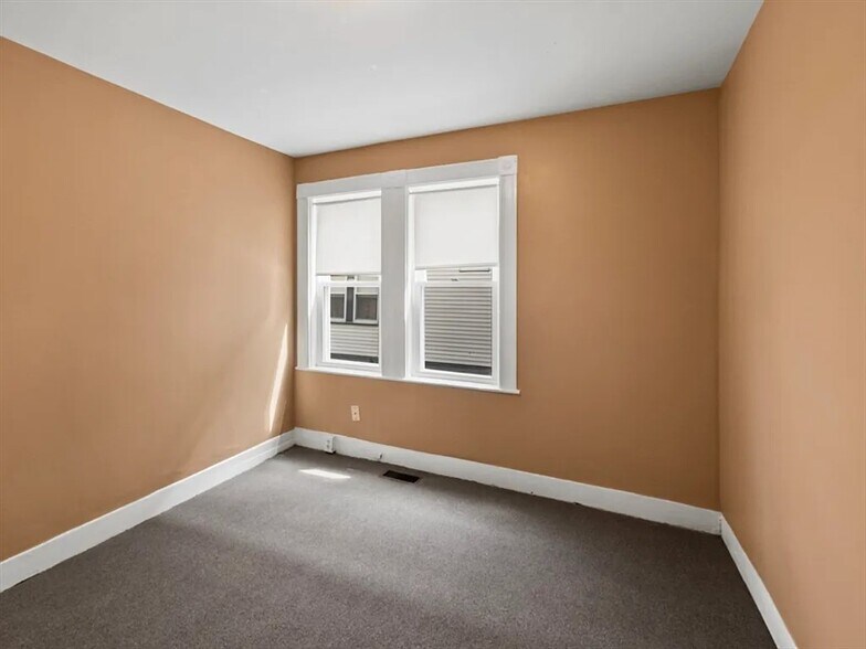 Building Photo - 115 Sagamore Ave