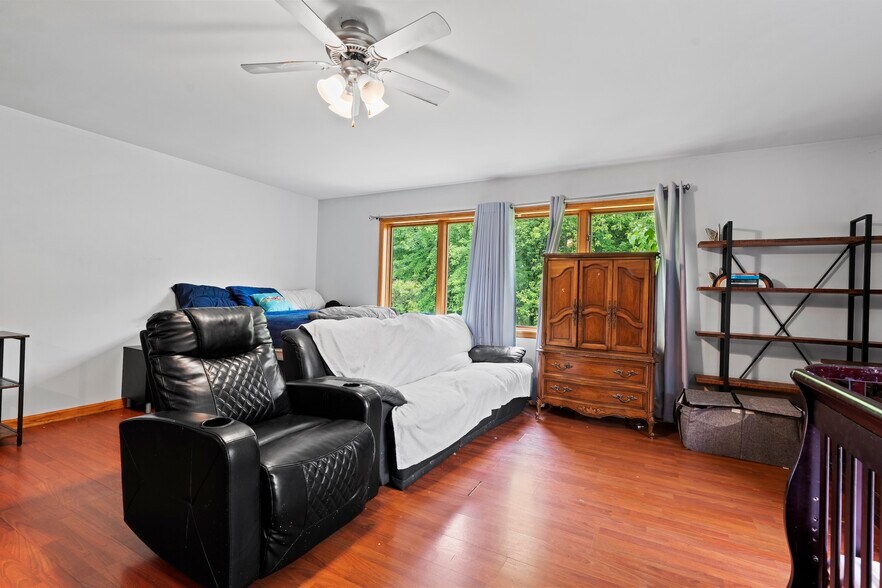 Master bedroom - 21335 Northcape St