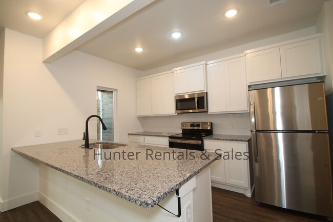 Building Photo - Upscale Three-bedroom Townhome!