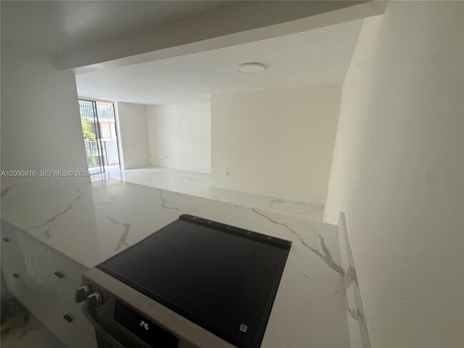 Building Photo - 1673 Bay Rd