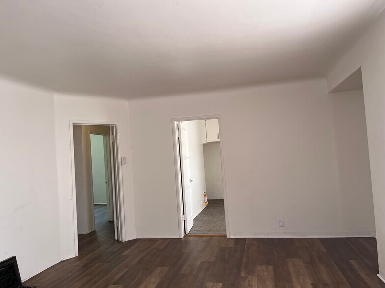 Building Photo - 3520 W 39th St