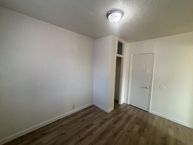 Building Photo - 1302 N Filbert St