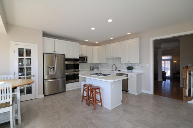 Building Photo - "Coming Soon" Luxury 4 Level Picturesque T...