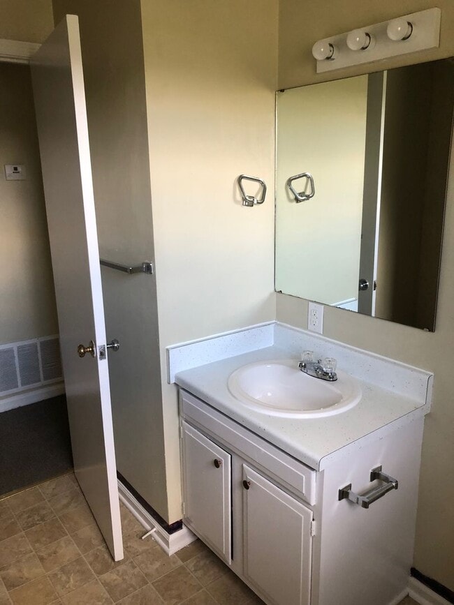 Building Photo - 934 Floyd Ave SW