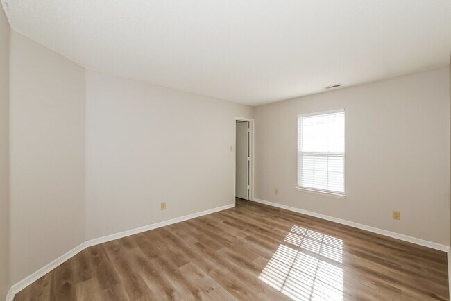 Building Photo - 12867 Old Glory Dr
