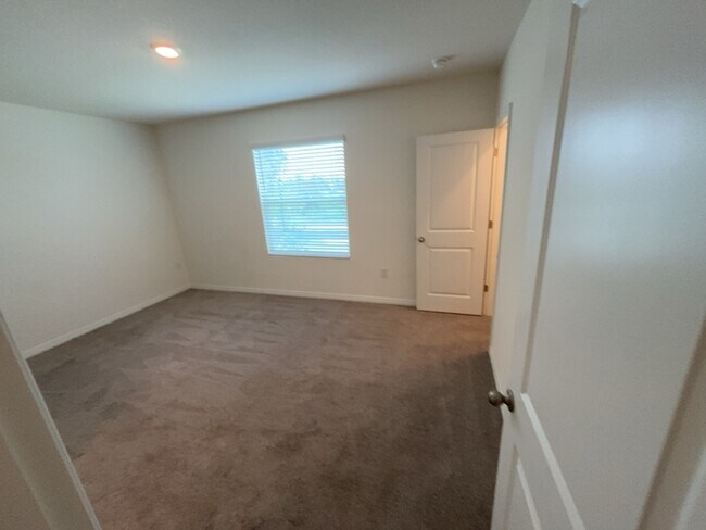 Building Photo - 5227 Dragonfly Dr