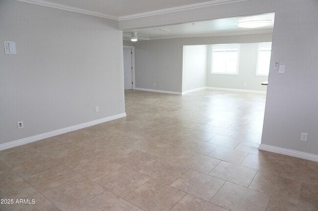 Building Photo - 8355 E Palm Ln
