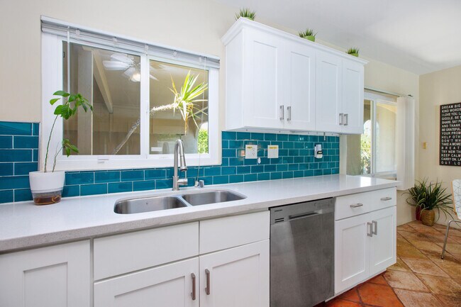 Building Photo - 4385 E Pso Caroleta