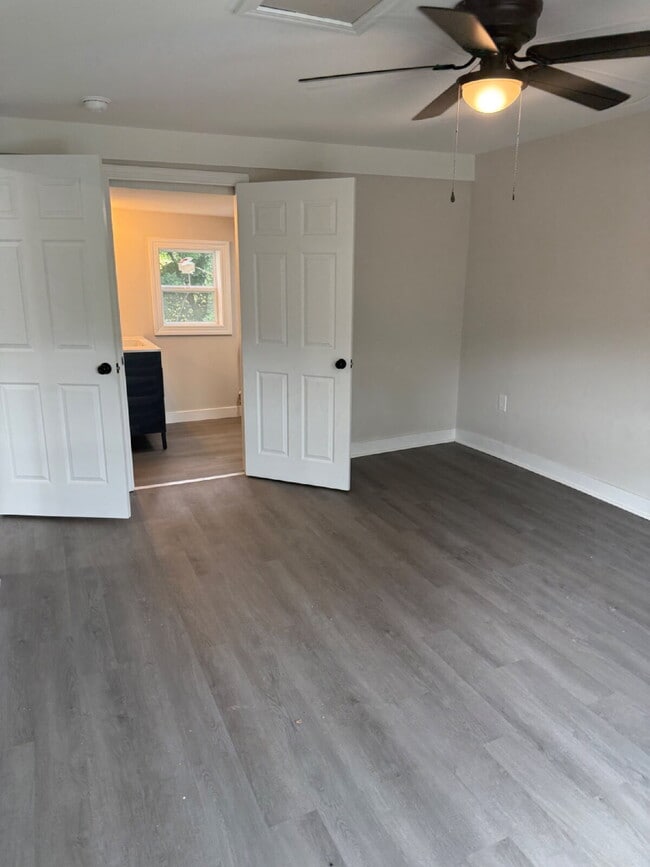 Building Photo - Updated One Bedroom in the heart of Lynchburg