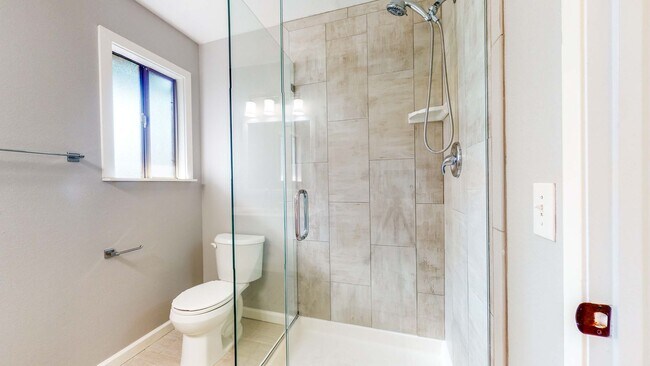 Building Photo - PURE Property Management Presents: Beautiful 3 Bedroom/2 Bath in Santa Rosa!