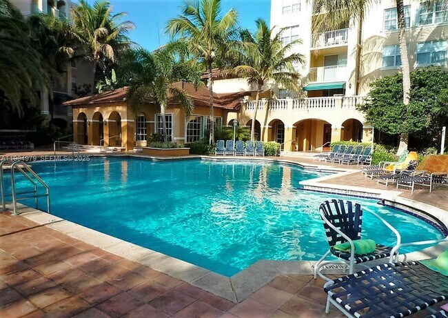 Building Photo - 19701 E Country Club Dr