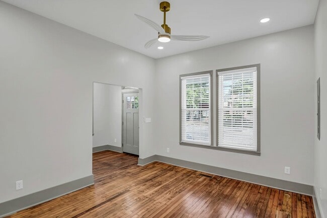 Building Photo - Pre-Leasing for the 26-27 School Year! - M...