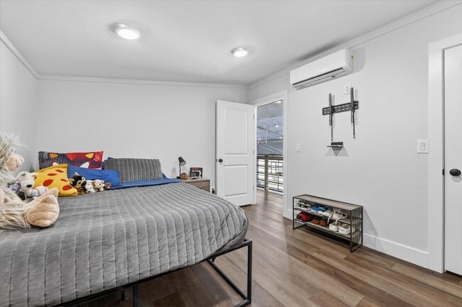 Building Photo - 9082 Wolf Run