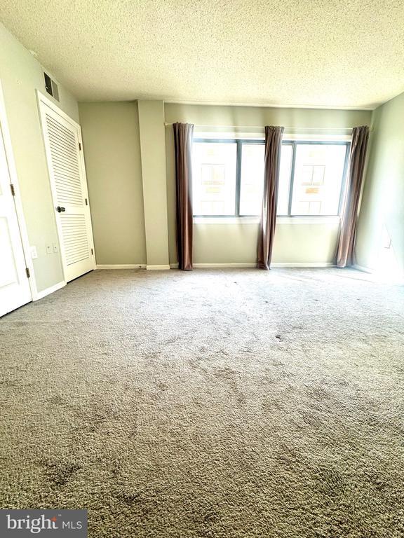 Building Photo - 1301 N Courthouse Rd