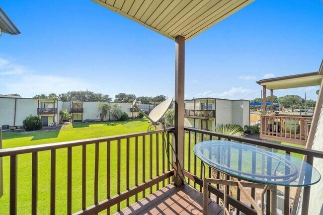 Building Photo - 308 Miracle Strip Pkwy SW