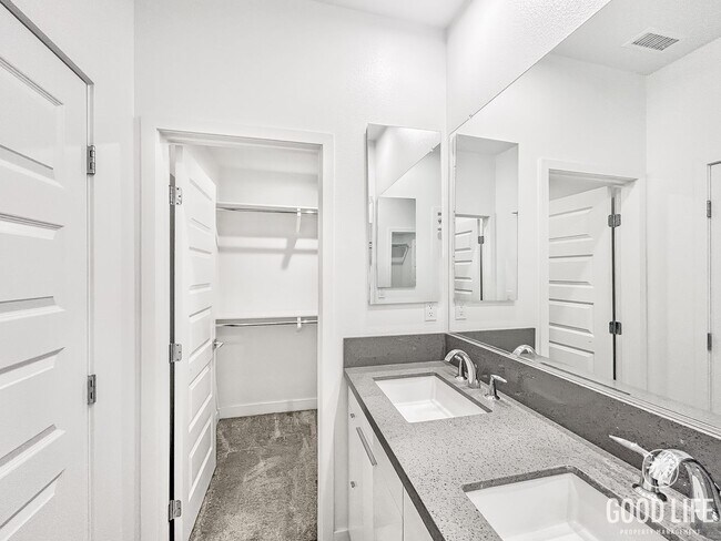 Building Photo - Beautiful 3BD/2.5BA W/ AC and Attached Gar...